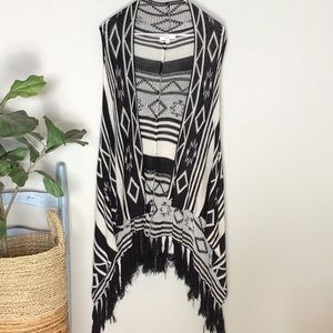 Jack > Black and White Aztec Sleeveless Vest Small
